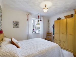 Bedroom- click for photo gallery